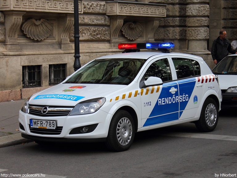 Opel Astra H, fotó: HNorbert
Keywords: rendőr rendőrautó rendőrség magyar Magyarország MFR-789 police policecar hungarian Hungary