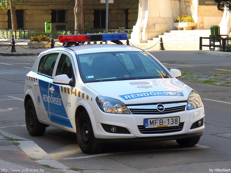 Opel Astra H, fotó: HNorbert
Keywords: rendőr rendőrautó rendőrség magyar Magyarország MFB-138 police policecar hungarian Hungary