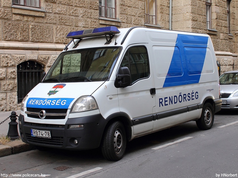 Opel Movano, fotó: HNorbert
Keywords: rendőr rendőrautó rendőrség magyar Magyarország RB74-78 police policecar hungarian Hungary