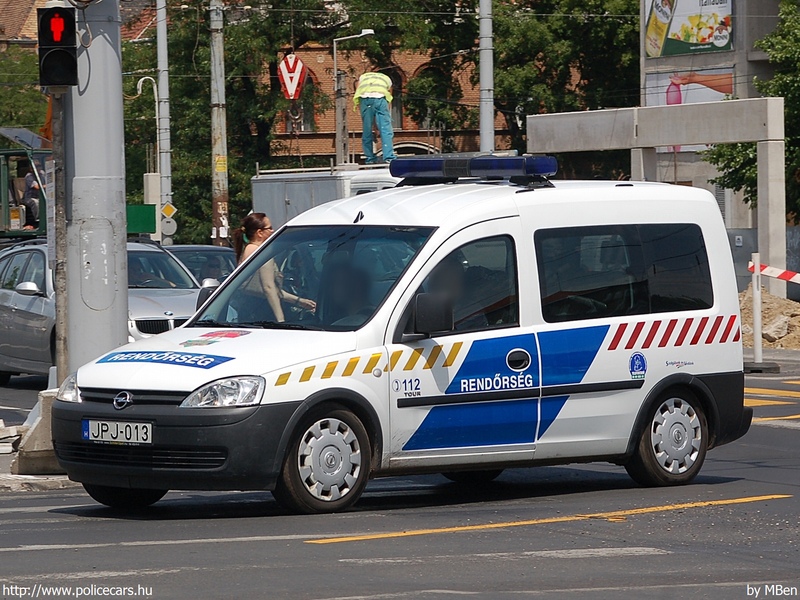 Opel Combo, fotó: MBen
Keywords: rendőrség rendőrautó rendőr magyar Magyarország JPJ-013 police policecar hungarian Hungary