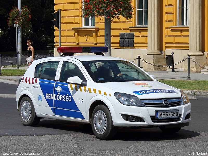 Opel Astra H, fotó: HNorbert
Keywords: rendőr rendőrautó rendőrség magyar Magyarország MFR-559 police policecar hungarian Hungary