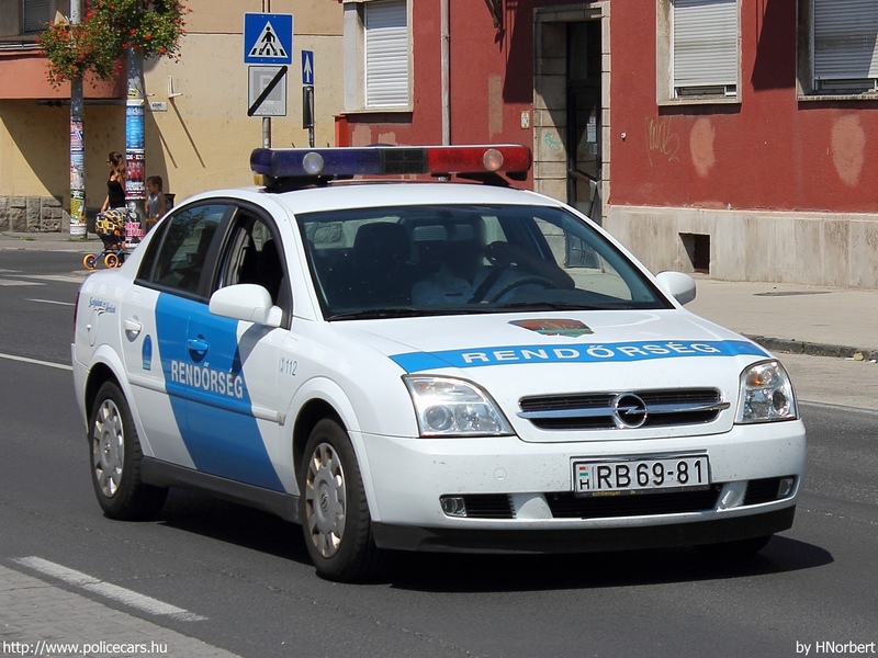 Opel Vectra C, fotó: HNorbert
Keywords: rendőrautó rendőrség rendőr magyar Magyarország RB69-81 police policecar hungarian Hungary
