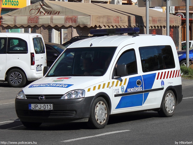 Opel Combo, fotó: HNorbert
Keywords: rendőrség rendőrautó rendőr magyar Magyarország JPJ-013 police policecar hungarian Hungary