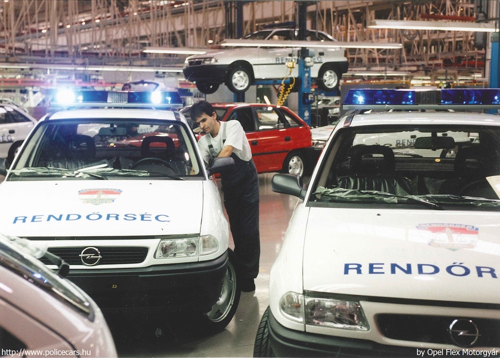 Opel Astra F, fotó: Opel Flex Motorgyár
Keywords: rendőr rendőrautó rendőrség magyar Magyarország police policecar hungarian Hungary