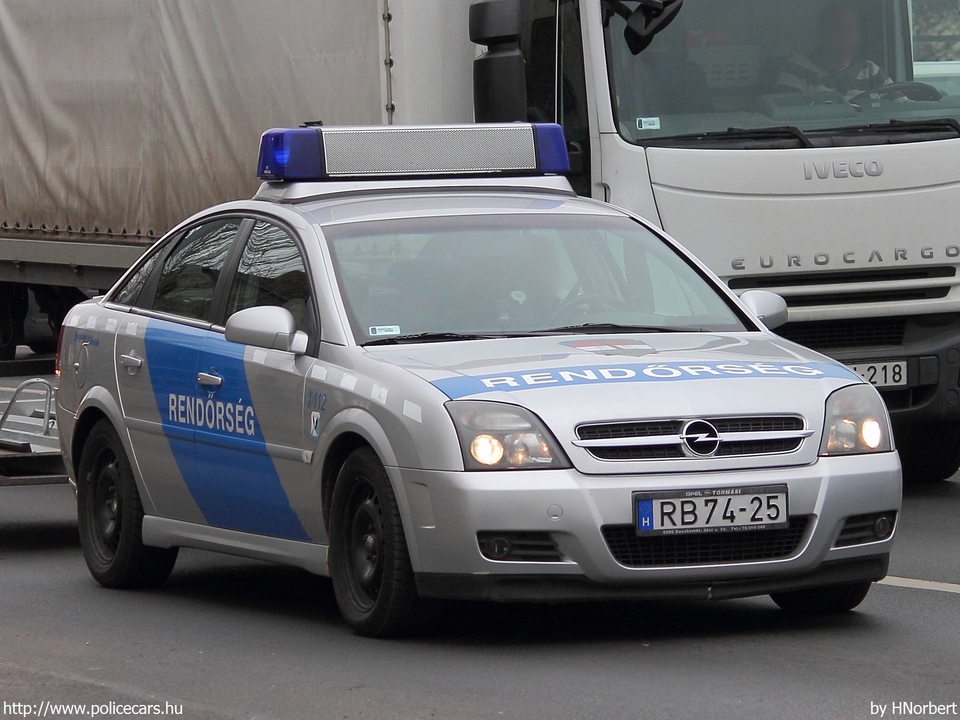 Opel Vectra C, fotó: HNorbert
Keywords: rendőrautó rendőrség rendőr magyar Magyarország RB74-25 police policecar hungarian Hungary