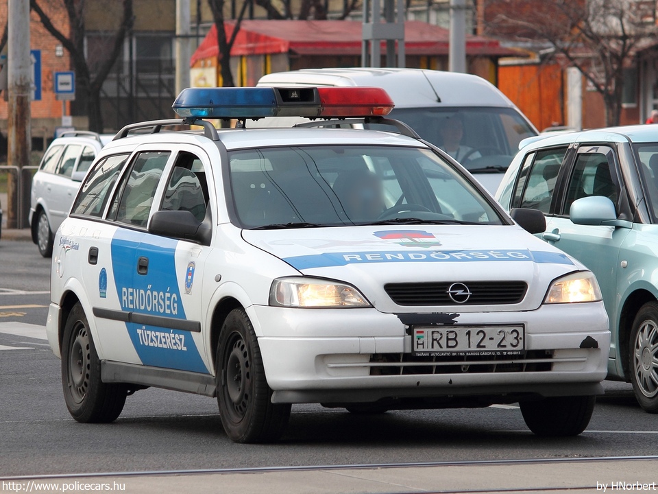 Opel Astra Caravan G, tûzszerész, fotó: HNorbert
Keywords: rendőrautó rendőrség rendőr magyar Magyarország RB12-23 police policecar hungarian Hungary