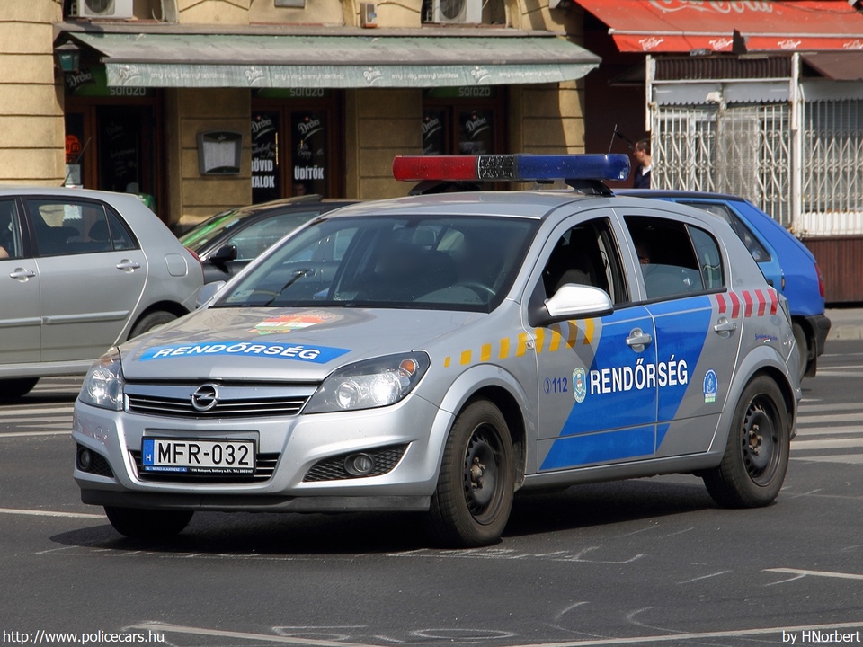 Opel Astra H, fotó: HNorbert
Keywords: rendőrautó rendőrség rendőr magyar Magyarország police policecar hungarian Hungary MFR-032
