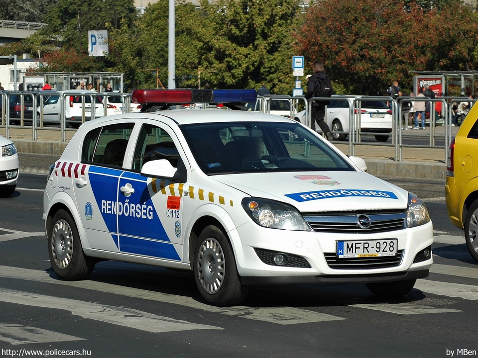 Opel Astra H, fotó: MBen
Keywords: rendőrautó rendőrség rendőr magyar Magyarország police policecar hungarian Hungary MFR-928