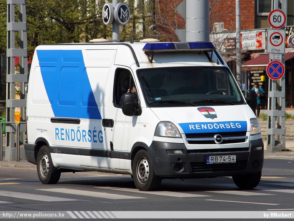 Opel Movano, fotó: HNorbert
Keywords: magyar Magyarország rendőr rendőrautó rendőrség RB74-54 Hungary hungarian police policecar