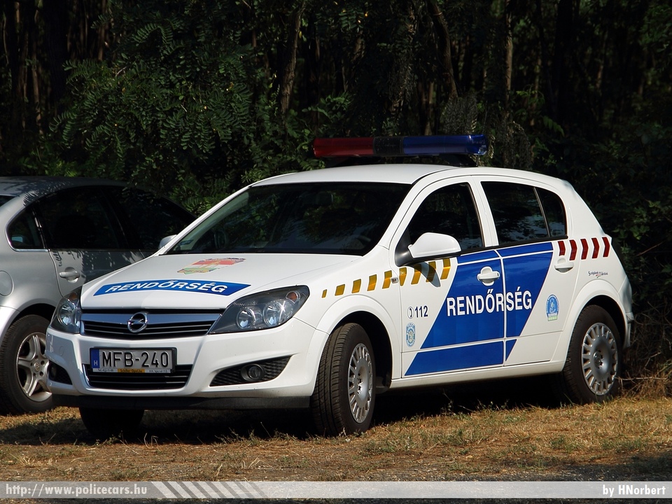 Opel Astra H, fotó: MBen
Keywords: magyar Magyarország rendőr rendőrautó rendőrség MFB-240 Hungary hungarian police policecar