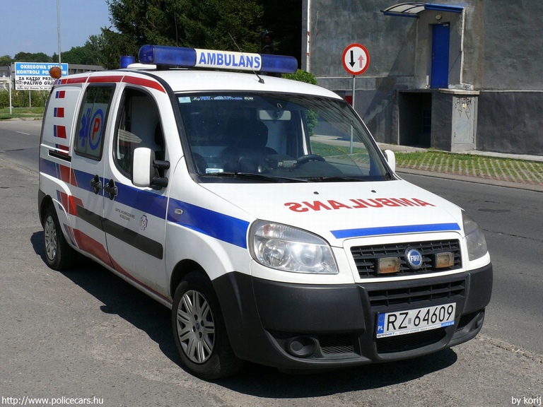 Fiat Dobló, fotó: korij
Keywords: mentő mentőautó lengyel Lengyelország