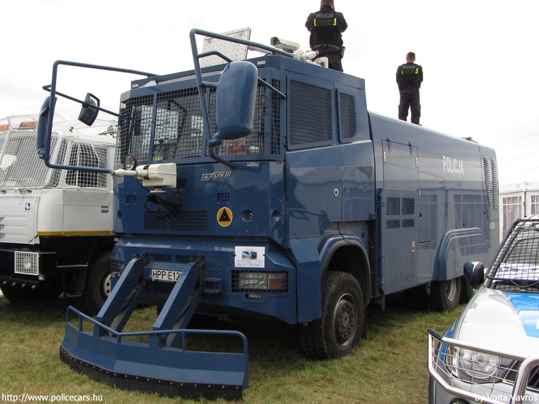 AW 9000 Wawrzaszek ISS Tajfun III Scania R420, fotó: Vojta Vavro¹
Keywords: lengyel Lengyelország rendőr rendőrautó rendőrség