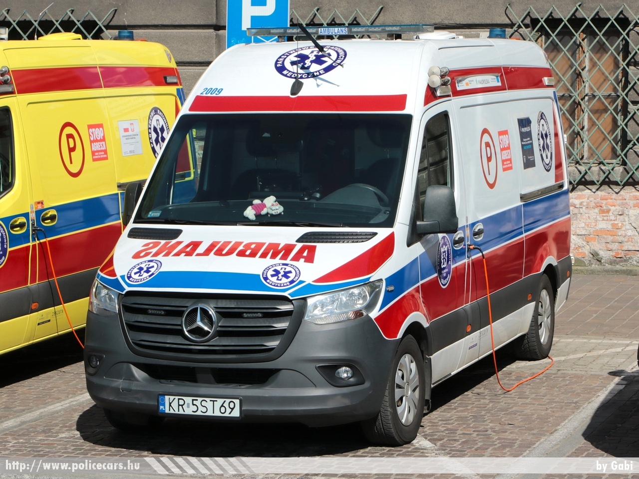 Mercedes Sprinter III 319 CDI, Krakowskie Pogotowie Ratunkowe, fotó: Gabi
Keywords: lengyel Lengyelország polish Poland mentő mentőautó ambulance
