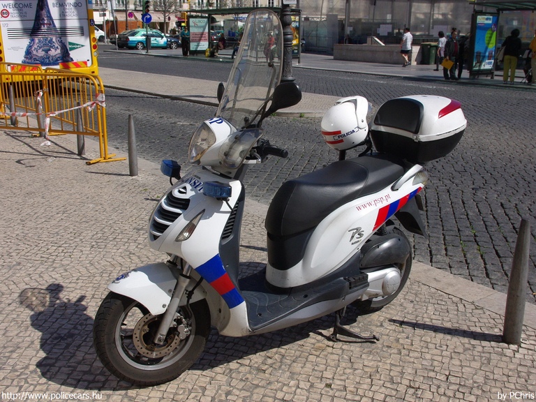 Honda PS 125, fotó: PChris
Keywords: rendőr rendőrmotor rendőrség portugál Portugália
