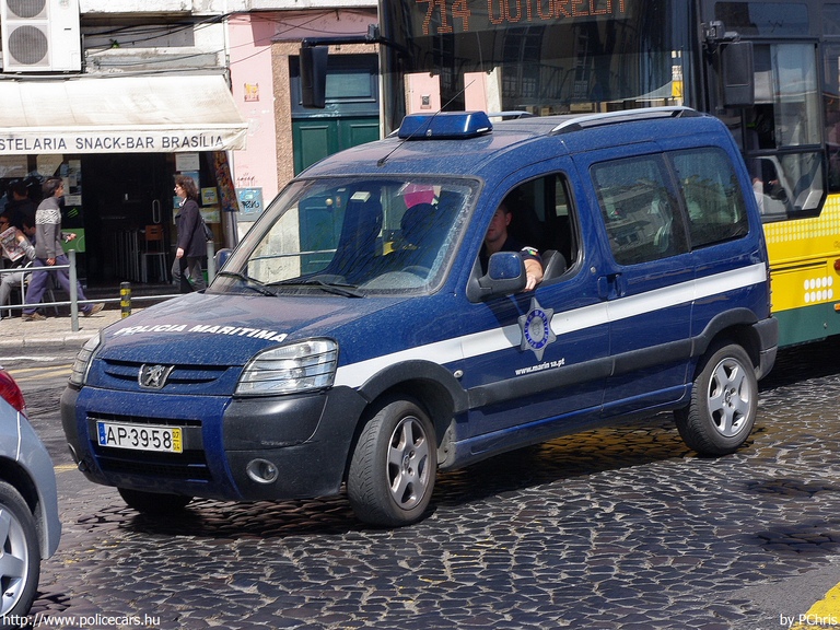 Peugeot Partner, fotó: PChris
Keywords: portugál Portugália rendőr rendőrautó rendőrség