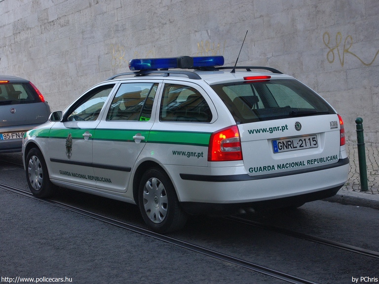 Skoda Octavia II, fotó: PChris
Keywords: portugál Portugália rendőr rendőrautó rendőrség