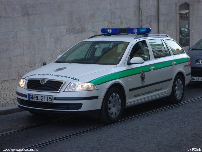 Skoda Octavia II, fotó: PChris
Keywords: portugál Portugália rendőr rendőrautó rendőrség