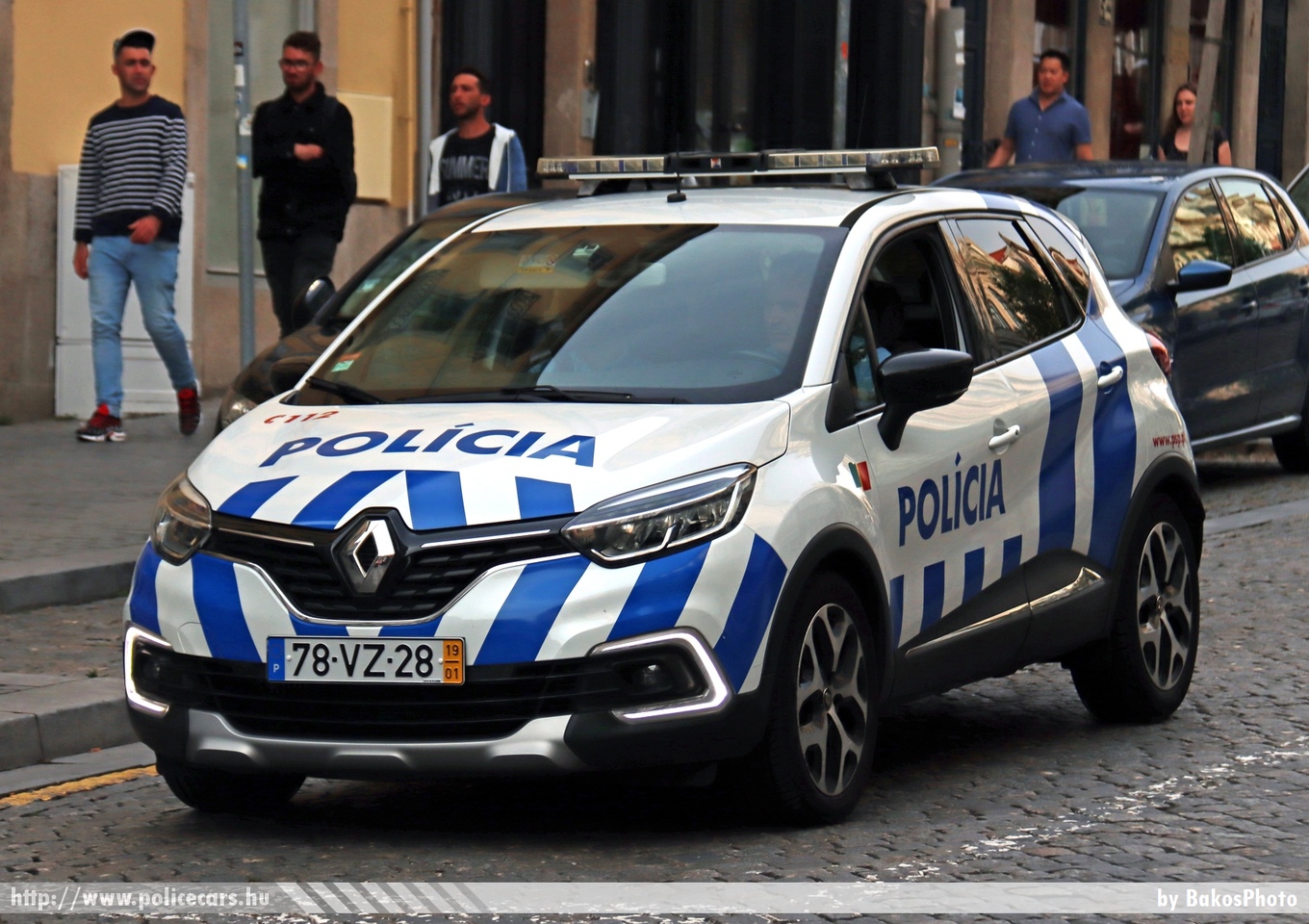 Renault Captur, Polícia de Segurança Pública, fotó: BakosPhoto
Keywords: portugál Portugália rendőr rendőrautó rendőrség Portugalia police policecar portuguese