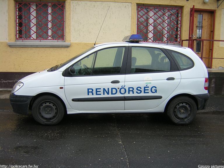 Renault Megane Scenic, fotó: Gzozzo pictures
Keywords: police policecar Hungary hungarian rendőrautó rendőrség rendőr magyar Magyarország RB53-92