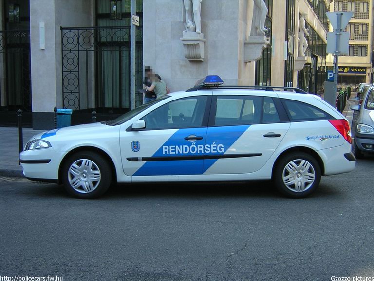 Renault Laguna, fotó: Gzozzo pictures
Keywords: police policecar Hungary hungarian rendőrautó rendőrség rendőr magyar Magyarország RB74-40