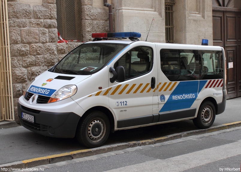 Renault Trafic, fotó: HNorbert
Keywords: police policecar Hungary hungarian rendőr rendőrautó rendőrség magyar Magyarország KTJ-220