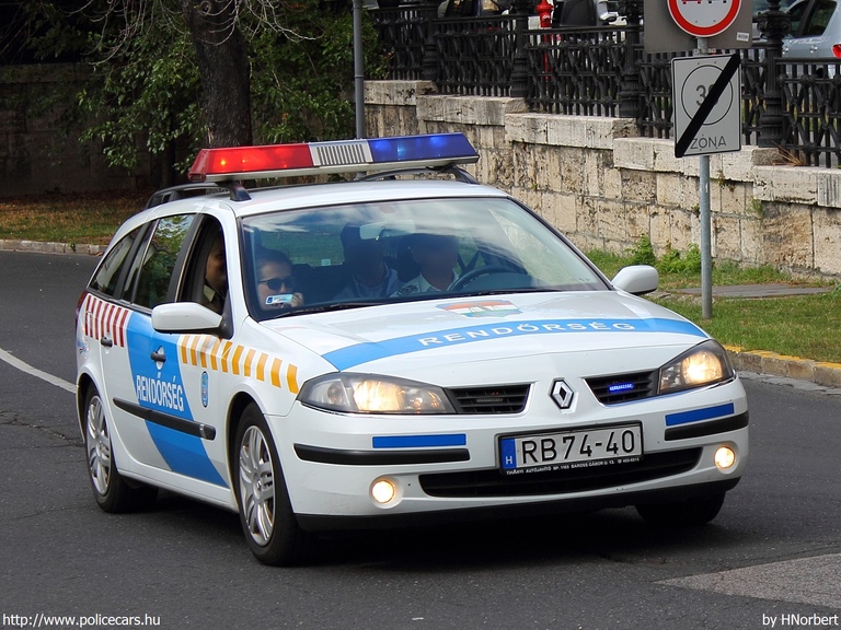 Renault Laguna, fotó: HNorbert
Keywords: police policecar Hungary hungarian rendőr rendőrautó rendőrség magyar Magyarország RB74-40