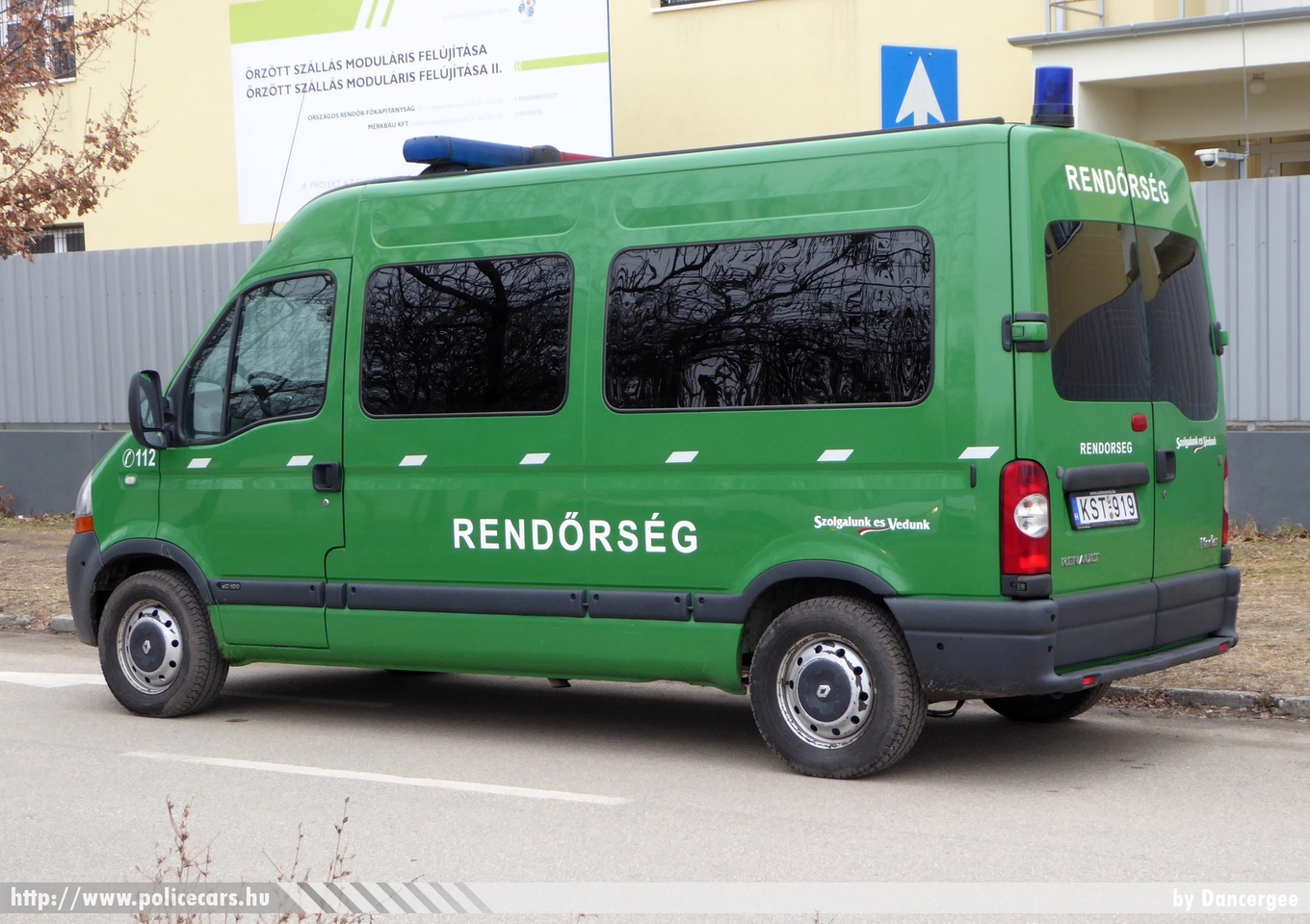 Renault Master, fotó: Dancergee
Keywords: police policecar Hungary hungarian rendőr rendőrautó rendőrség magyar Magyarország KST-919