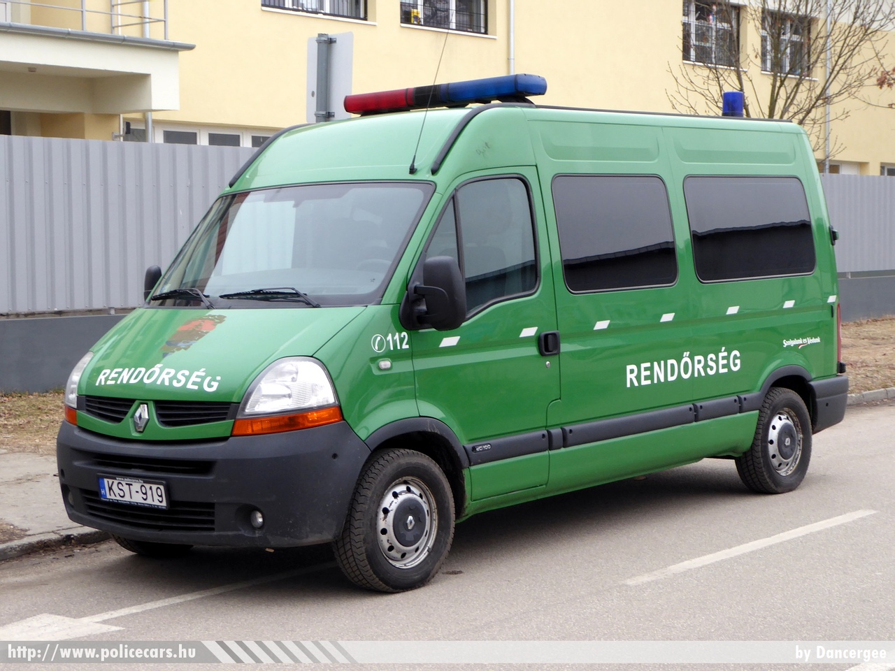 Renault Master, fotó: Dancergee
Keywords: police policecar Hungary hungarian rendőr rendőrautó rendőrség magyar Magyarország KST-919