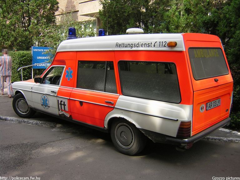 Mercedes, fotó: Gzozzo pictures
Keywords: román Románia mentő mentőautó