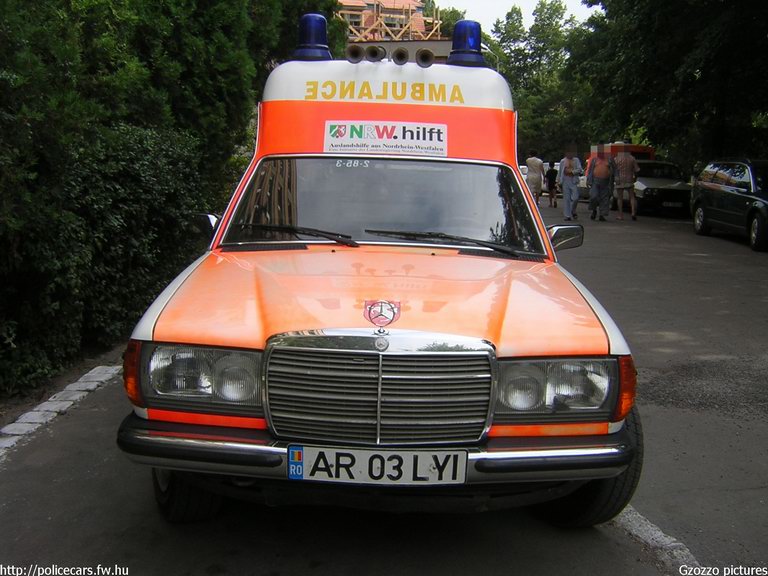 Mercedes, fotó: Gzozzo pictures
Keywords: román Románia mentő mentőautó