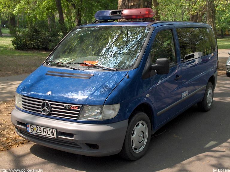 Mercedes Vito, fotó: Bbazsa
Keywords: román Románia rendőr rendőrség rendőrautó