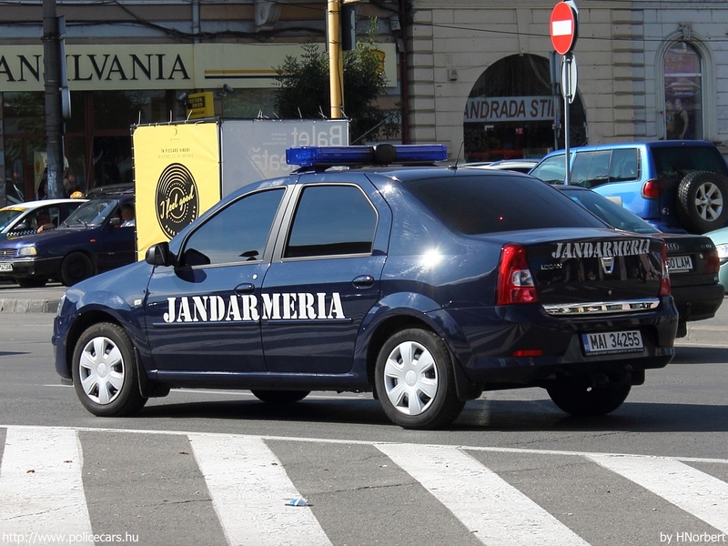 Dacia Logan, fotó: HNorbert
Keywords: jandarmeria rendőr rendőrautó rendőrség román Románia csendőrség 