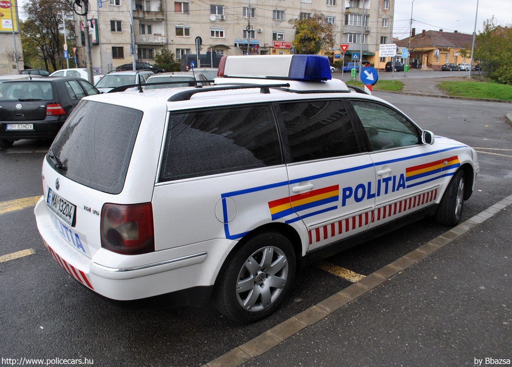 Volkswagen Passat Variant, fotó: Bbazsa
Keywords: román Románia rendőr rendőrautó rendőrség romanian Romania police policecar MAI13204