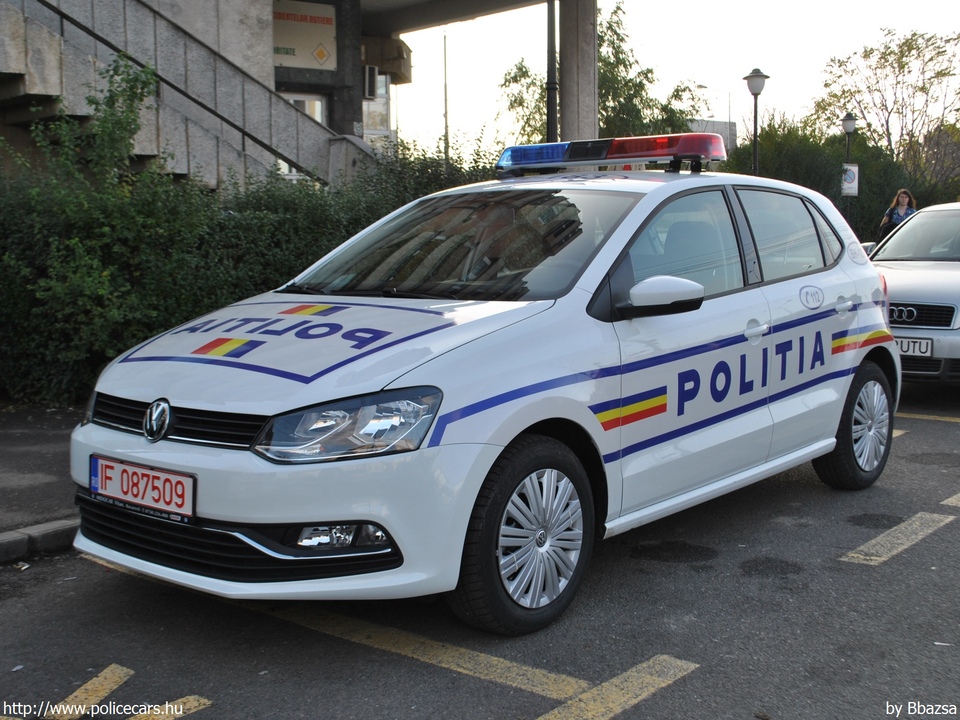 Volkswagen Polo V, fotó: Bbazsa
Keywords: román Románia rendőr rendőrautó rendőrség romanian Romania police policecar