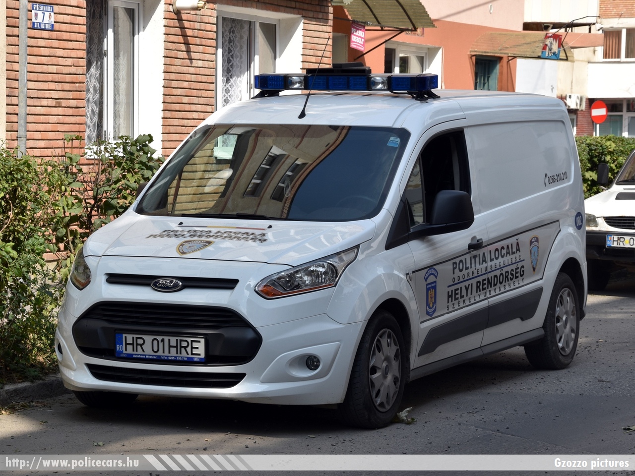 Ford Transit Connect, Székelyudvarhelyi Helyi Rendõrség, fotó: Gzozzo pictures
Keywords: román Románia rendőr rendőrautó rendőrség Romania police policecar