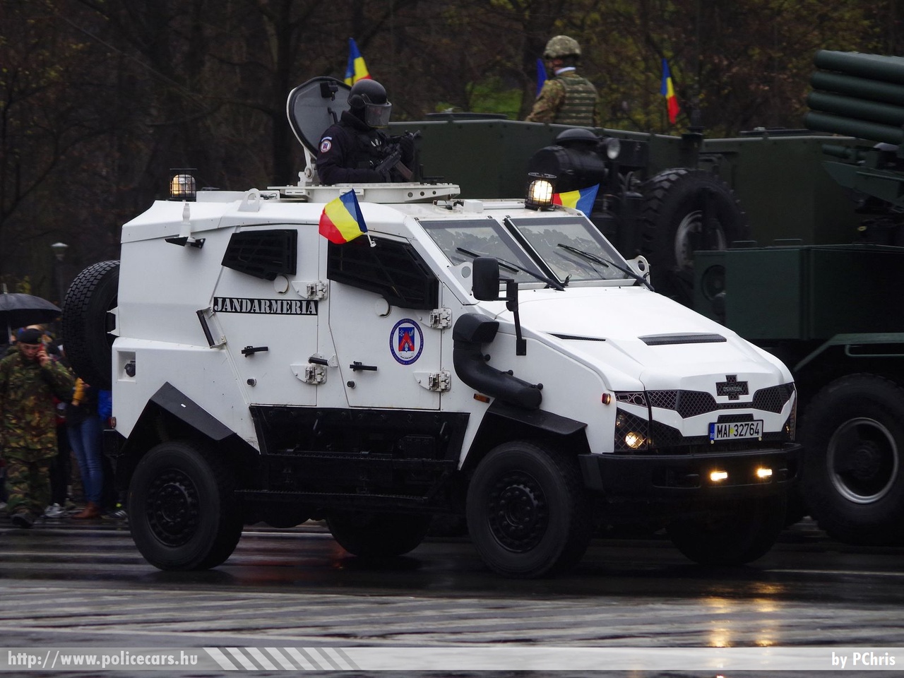Oshkosh SandCat, fotó: PChris
Keywords: jandarmeria rendőr rendőrautó rendőrség román Románia csendőrség 
