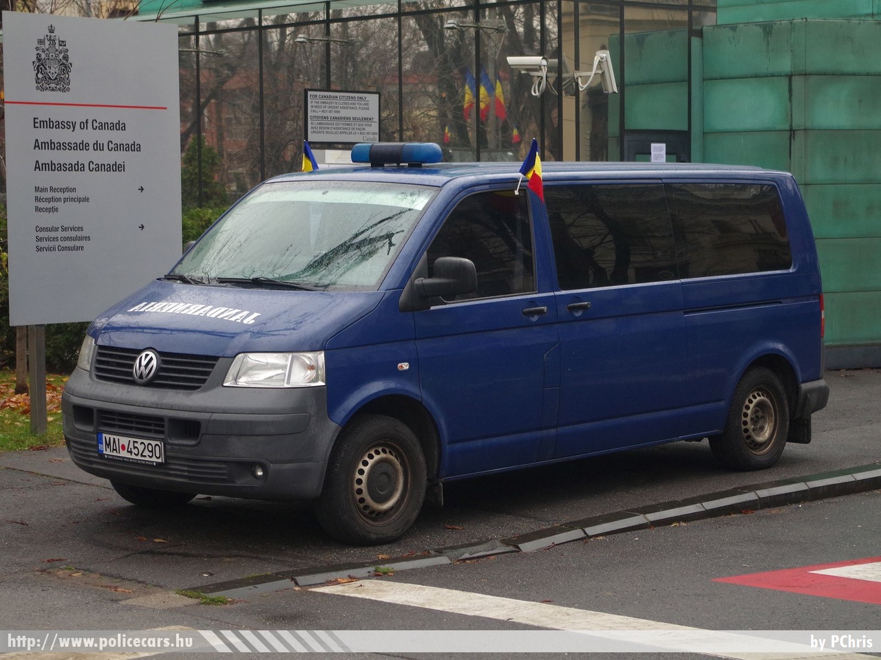 Volkswagen Transporter T5, fotó: PChris
Keywords: jandarmeria rendőr rendőrautó rendőrség román Románia csendőrség 