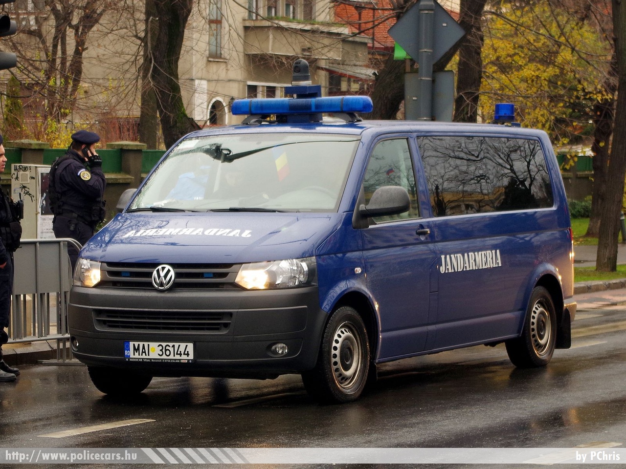 Volkswagen Transporter T5 facelift, fotó: PChris
Keywords: jandarmeria rendőr rendőrautó rendőrség román Románia csendőrség 