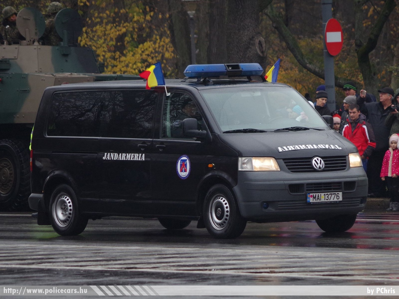 Volkswagen Transporter T5, fotó: PChris
Keywords: jandarmeria rendőr rendőrautó rendőrség román Románia csendőrség 