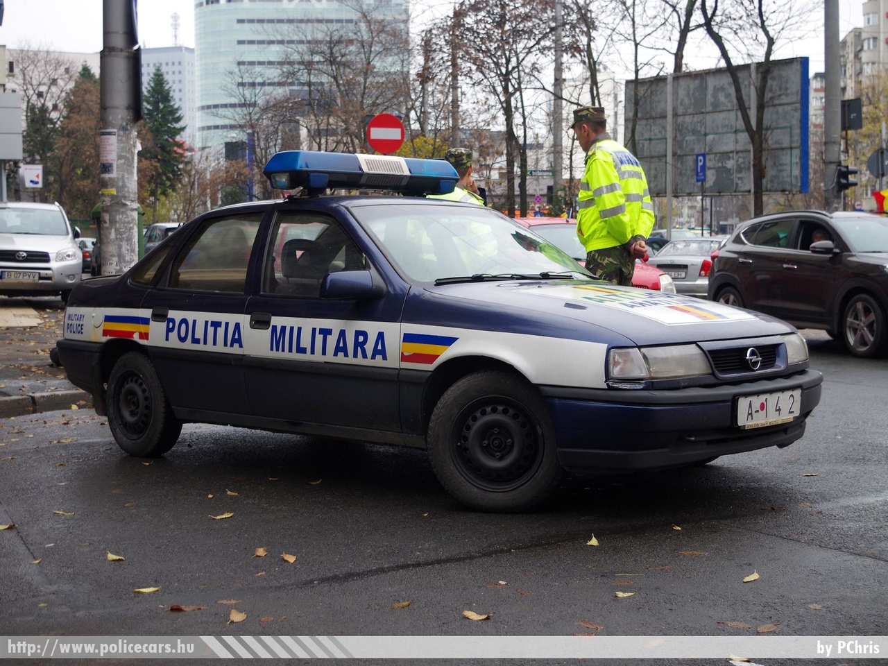 Opel Vectra, fotó: PChris
Keywords: katonai román Románia rendőr rendőrautó rendőrség Romania military police policecar