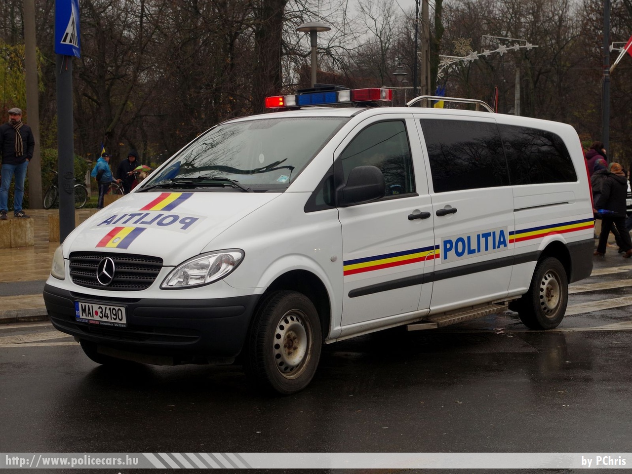 Mercedes-Benz Vito, fotó: PChris
Keywords: román Románia rendőr rendőrautó rendőrség