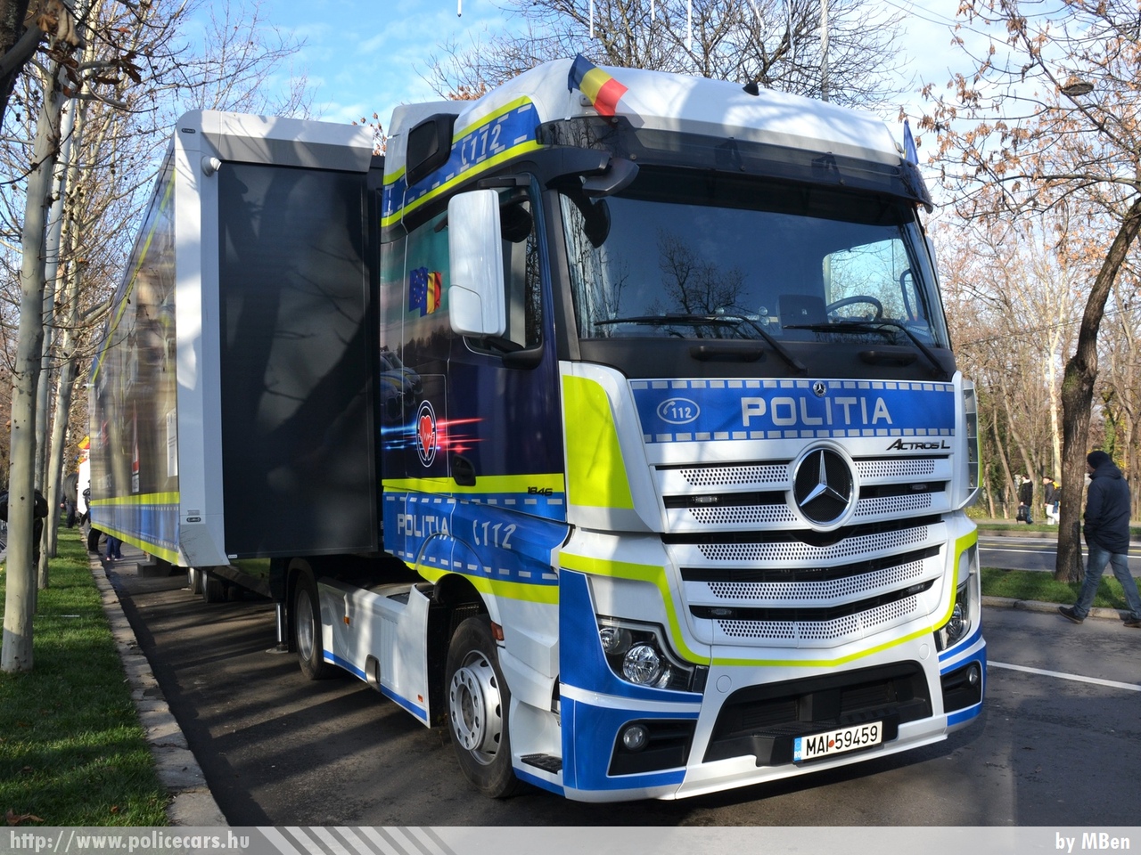 Mercedes Actros L, Politia Romana, fotó: MBen
Keywords: román Románia rendőr rendőrautó rendőrség police policecar Romanian Romania politia