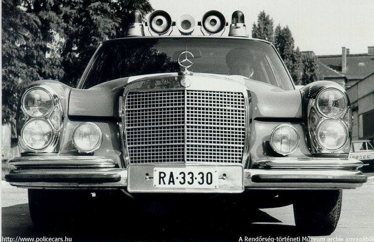 Mercedes-Benz W109, A [url=http://www.policehistorymus.com/]Rendõrség-történeti Múzeum[/url] archív fotója
Keywords: rendőr rendőrautó rendőrség magyar Magyarország RA33-30