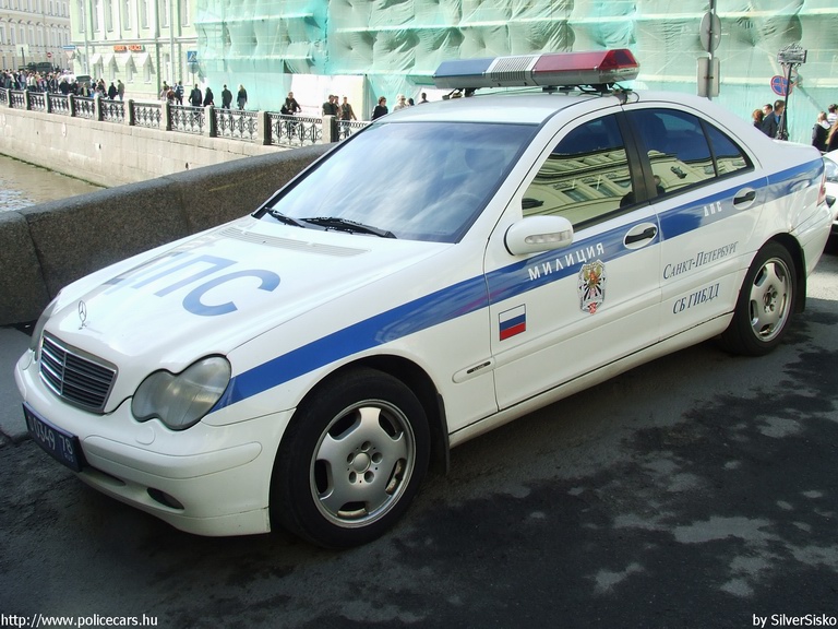 Mercedes-Benz E, fotó: SilverSisko
Keywords: rendőr rendőrautó rendőrség orosz Oroszország