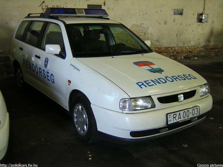 Seat Cordoba, fotó: Gzozzo pictures
Keywords: rendőrség rendőr rendőrautó RA00-03 magyar Magyarország
