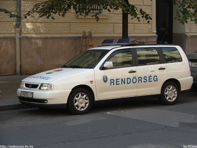 Seat Cordoba, fotó: PChris
Keywords: rendőrség rendőr rendőrautó RB52-17 magyar Magyarország