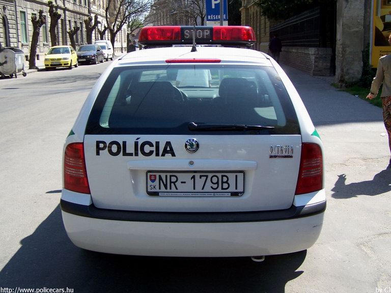 Skoda Octavia, fotó: CJ
Keywords: Szlovákia szlovák rendőrautó rendőr rendőrség police policecar Slovakia slovakian