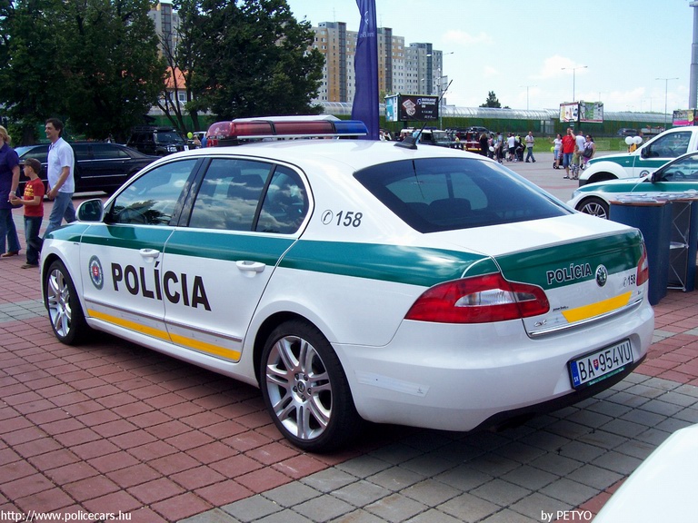 Skoda Superb, fotó: PETYO
Keywords: Szlovákia szlovák rendőrség rendőrautó rendőr police policecar Slovakia slovakian