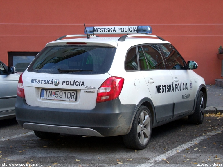 Skoda Fabia II, Trencsén (Trencin), fotó: Gzozzo pictures
Keywords: rendőrautó rendőr rendőrség szlovák Szlovákia TN-591DR police policecar Slovakia slovakian