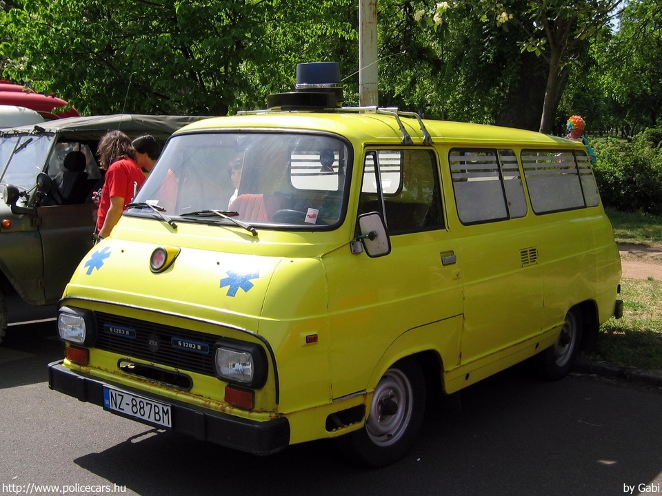 Skoda TAZ 1203, fotó: Gabi
Keywords: szlovák Szlovákia mentő mentőautó NZ-887BM ambulance Slovakia slovakian